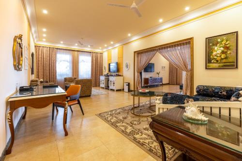Posezení v ubytování Mayfair Palm Beach Resort
