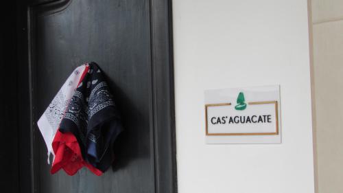 a black door with a css ambulance sign on it at Apt Morpho Cas'Aguacate close to Airport, Pedregal, Centro Convenciones in Potrerillos