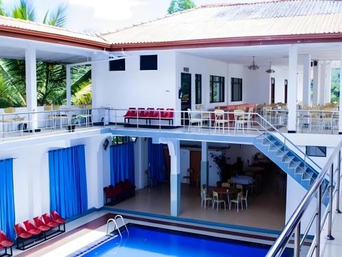 Bazén v ubytování Hotel Uva Rest Sanasta nebo v jeho okolí