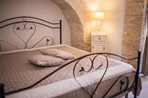 A bed or beds in a room at Residenze nei Trulli