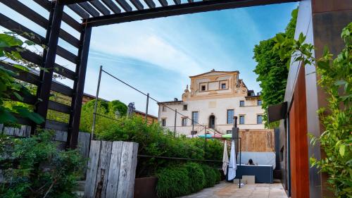 a view of a building from the street at Villa Balis Crema Verona Hills in Grezzana