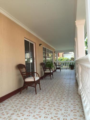 a porch with rocking chairs on a house at Hostal Marlyn in San Andrés