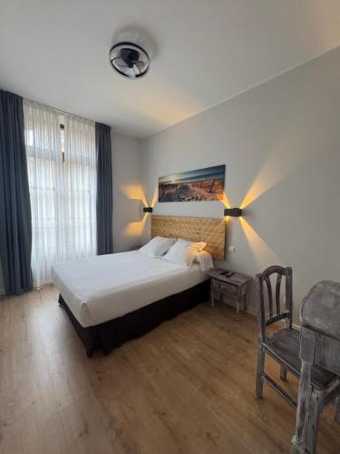 Postel nebo postele na pokoji v ubytování Hotel Puerto de Llanes