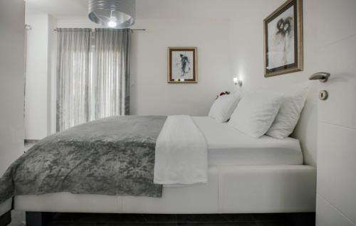 Postel nebo postele na pokoji v ubytování Villa Antonija-Makarska by Villas Guide