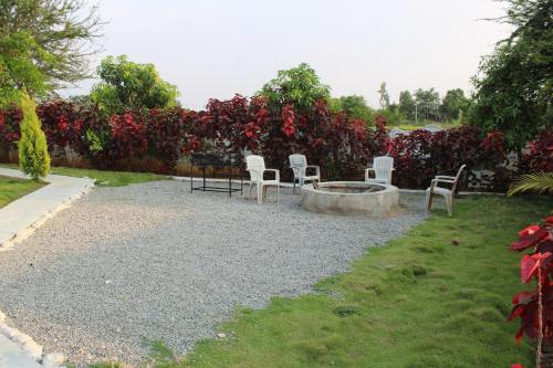 Gallery image of DRZ Farm Stay with Private Pool 2BR by Homeyhuts 