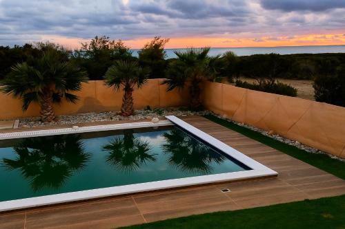 Πισίνα στο ή κοντά στο Paliochora Beachfront Escape, Milolithos Pool Retreats