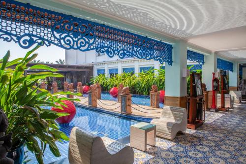 Bazén v ubytování Mayfair Palm Beach Resort nebo v jeho okolí