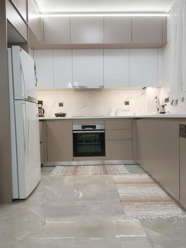 Kuchyň nebo kuchyňský kout v ubytování Kostis Apartment