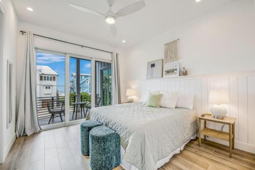 Voodi või voodid majutusasutuse Mariners Crossing - Stunning Luxury Home w Gulf Views From Every Room Rooftop Deck PoolSpa toas