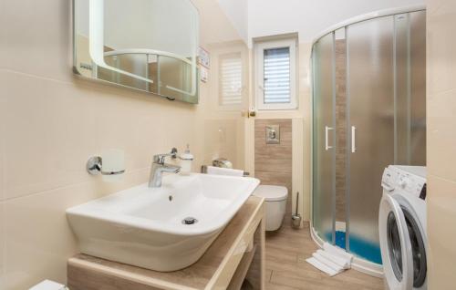 Et badeværelse på Apartment Estate 1 - Island Krk by Villas Guide