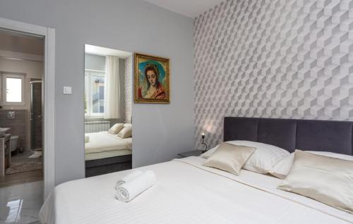 En eller flere senge i et værelse på Apartment Estate 2 - Island Krk by Villas Guide