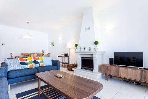 Casa Evasion by CoolHouses