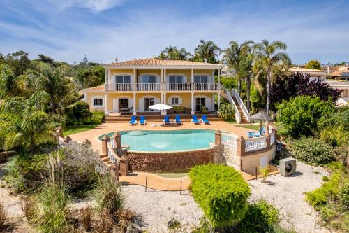 CoolHouses Algarve Luz, 5 bed villa & pool, Casa N
