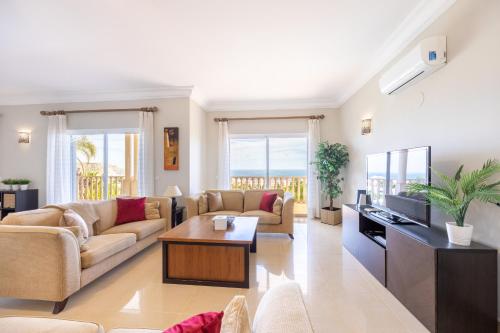 Casa N Condominio MiraLuz by CoolHouses