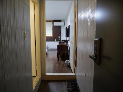 a hallway leading to a room with a bedroom at Jeonju Hansung hotel in Jeonju
