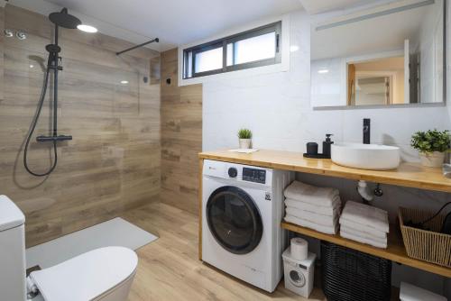 a bathroom with a washing machine and a sink at Almar in Vigo