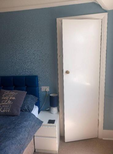 Katil atau katil-katil dalam bilik di Lea Hurst B & B