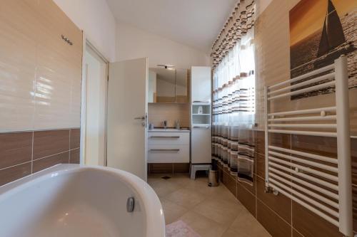 House Adeo with private pool, Pula
