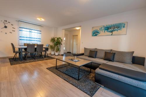 House Adeo with private pool, Pula
