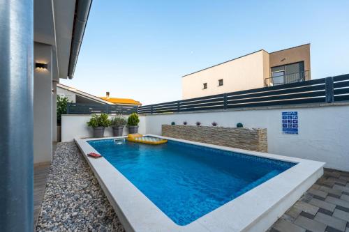 House Adeo with private pool, Pula