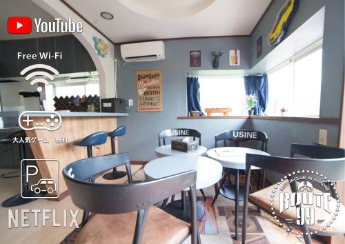 a restaurant with tables and chairs in a room at 【芦ノ湖徒歩10分＆バス停1分】一棟貸切最大14人 大人數BBQ可能 パーティ 『ROUTE99』 in Moto-hakone
