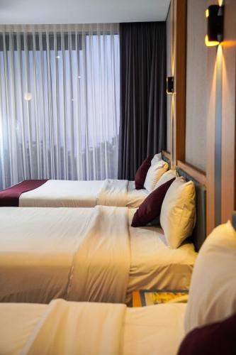 Katil atau katil-katil dalam bilik di Long Beach Hotel Pangandaran