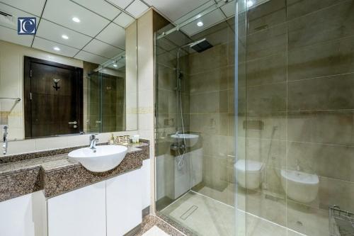 Luxury Escapes- Elegant Marina View Bay Central 3BR and Maids Room- single bed photo 3