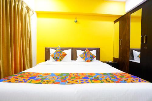 Postel nebo postele na pokoji v ubytování FabHotel Rio House Apartment