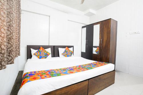 Ein Bett oder Betten in einem Zimmer der Unterkunft FabHotel Rio House Apartment