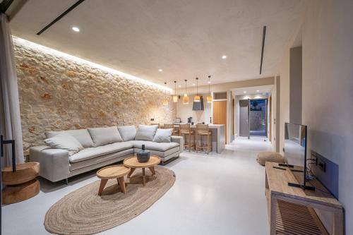 TV a/nebo společenská místnost v ubytování Lithos Art Villas - Euphoria