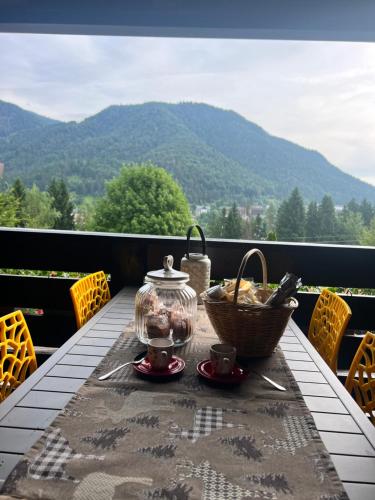 Ein allgemeiner Bergblick oder ein Berglick von der Ferienwohnung aus