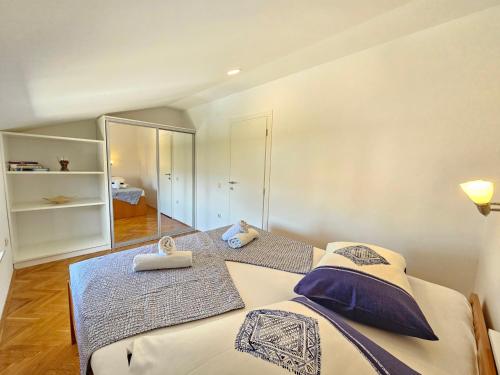 DAMIR bočno Apartment with parking near city center
