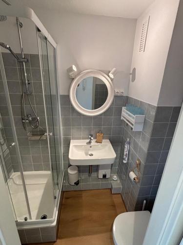a small bathroom with a sink and a mirror at Ferienwohnung kleiner Sonnenschein Großenbrode Ostsee in Grossenbrode