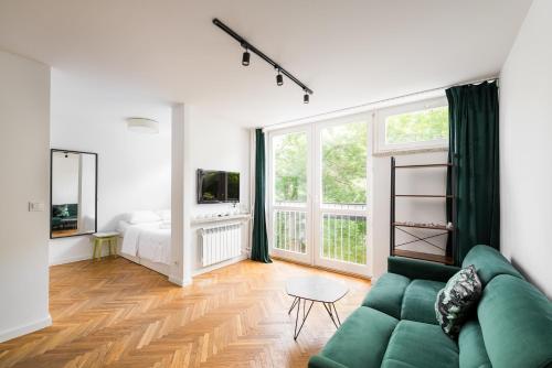 Chłodna Superior Apartment by BookingHost