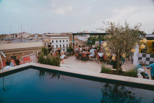 Piscine de l'établissement Hotel Divino & Aparthotel ou située à proximité