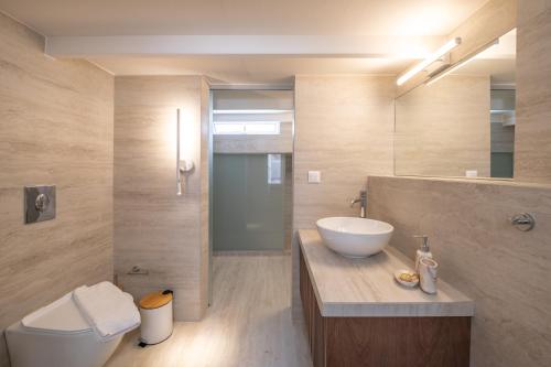 Pallazzo Dei Miracoli - Luxe 3BR apt Sea & Old Port Terrace Viewにあるバスルーム