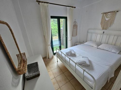 Ένα ή περισσότερα κρεβάτια σε δωμάτιο στο Adam's place - Cosy apartment by the sea