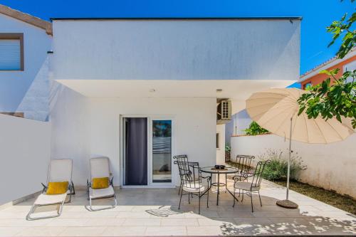 Apartments with parking spaces Vir - 24652