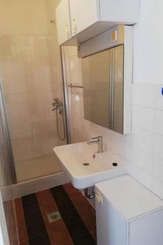 Holiday house with a parking space Banjol, Rab - 24620