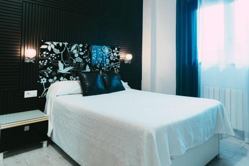 Ένα ή περισσότερα κρεβάτια σε δωμάτιο στο Hostal Mont Royal