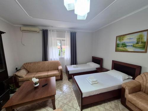 Ένα ή περισσότερα κρεβάτια σε δωμάτιο στο Vita Apartment - Spacious Garden and Balcony 5 min to Beach & Center