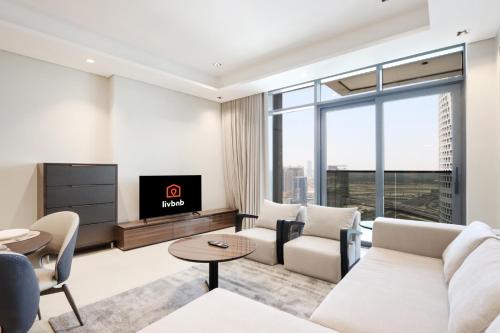 Centrally Located 1BR in Business Bay Near Canal and Downtown