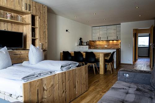 Postel nebo postele na pokoji v ubytování Steibis Suite für Freunde