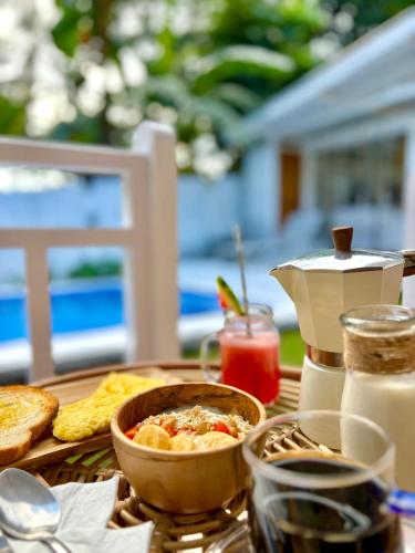 a table topped with a bowl of food and bread at Kelapa Lodge - Lombok - in Senggigi 