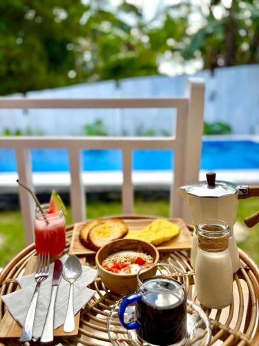a table with a tray of food and a drink at Kelapa Lodge - Lombok - in Senggigi 