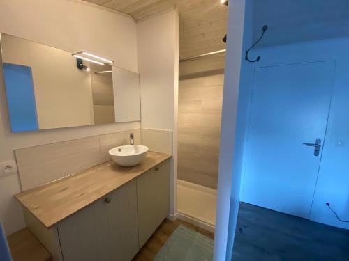 Ένα μπάνιο στο Chez Isabelle et Johann