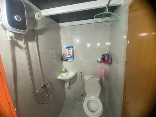 a small bathroom with a toilet and a sink at MaryJun LN Loft Room in Kon Rung (1)