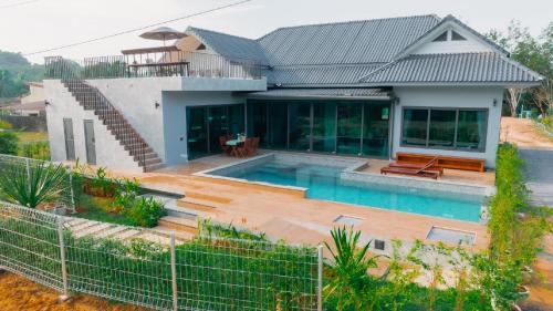 Πισίνα στο ή κοντά στο Seashine Private Pool Villa at Klong Muang