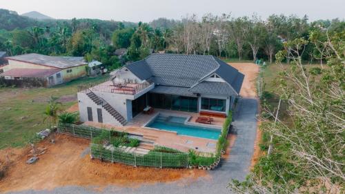 Πισίνα στο ή κοντά στο Seashine Private Pool Villa at Klong Muang