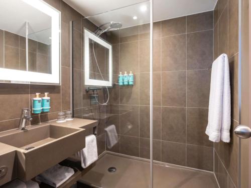 Un baño de Novotel Rouen Sud Zenith Parc Expo